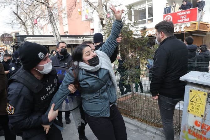 انتظار صلح از سرکوبگر آزادی سراب است!