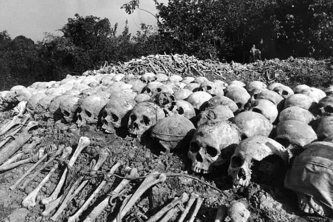 جمجمه شماری از کسانی که در نسل‌کشی کامبوج جان باختند.
