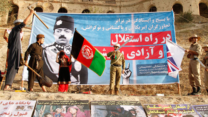 استقلال و آزادی با جانفشانی ملت به دست می‌آید