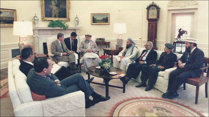 جلسه رئيس جمهور ریگان با نمایندگان تنظیم‌ها در دفترش 