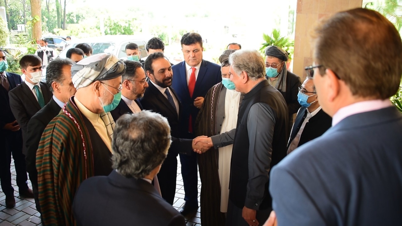 حضور چاکران جهادی و غیرجهادی در درگاه بادار پاکستانی حضور چاکران جهادی و غیرجهادی در درگاه بادار پاکستانی