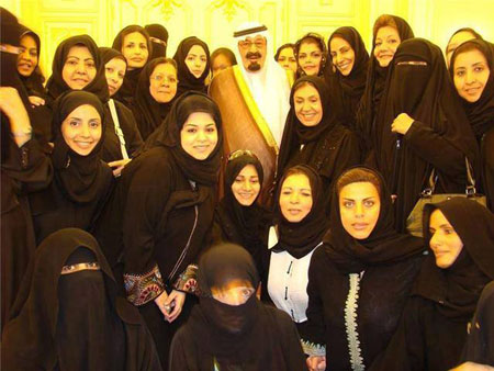 ملک عبدالله با کلکسیون زنانش ملک عبدالله با کلکسیون زنانش