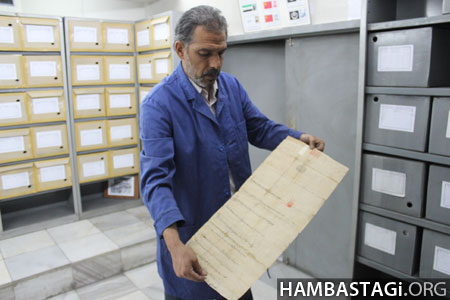 نجیب‌الله اکبری مسئول بخش اسناد تاریخی در «آرشیف ملی افغانستان»