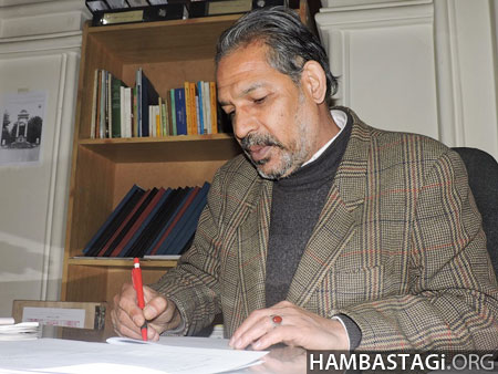 نجیب‌الله اکبری مسئول بخش اسناد تاریخی در «آرشیف ملی افغانستان»