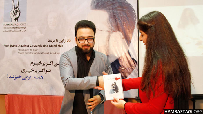 کنسرت ولی فتح علی خان در حمایت از مبارزه برای حقوق زنان