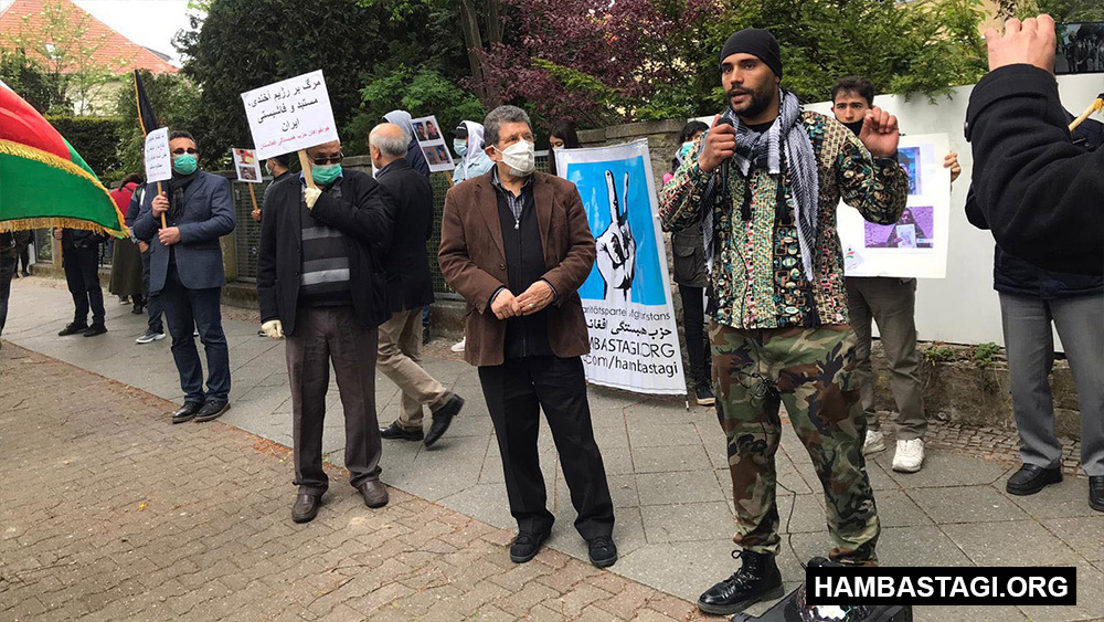 تجمع اعتراضی مقابل سفارت ایران در برلین علیه کشتار مهاجران افغان
