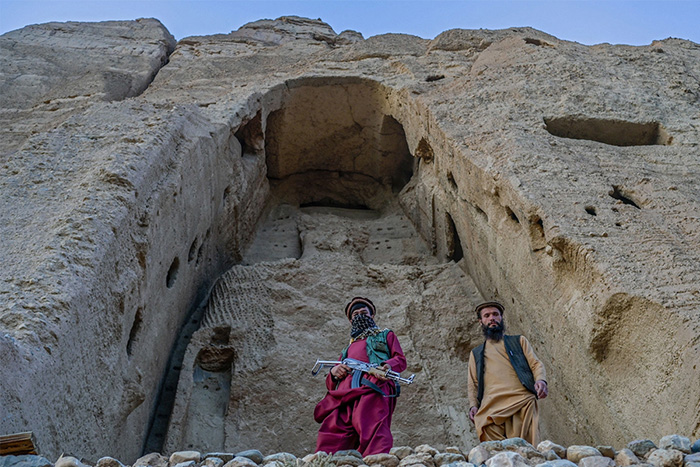 عکس طالبان در برابر بت بودا عکس طالبان در برابر بت بودا