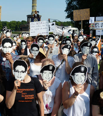 گردهمایی در حمایت از ادوارد اسنودن و برادلی مننگ Protest for edward snowden