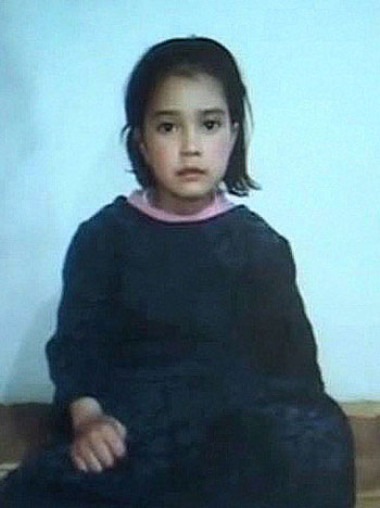 صایمه‌ی هشت ساله، دختر غلام‌محمد متعلم صنف دوم مکتب رخشانه بود که در حمله انتحاری پارلمان افغانستان جانش را از دست داد.