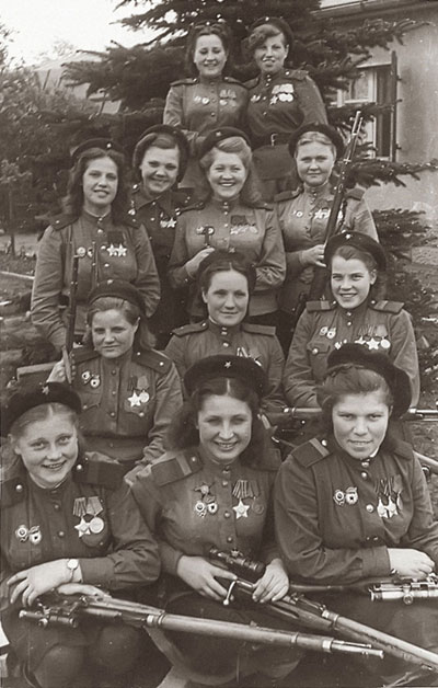 گروهی از تیراندازن برتر زن شوروی در جریان جنگ علیه فاشیزم هیتلری USSR women snipers in 1945