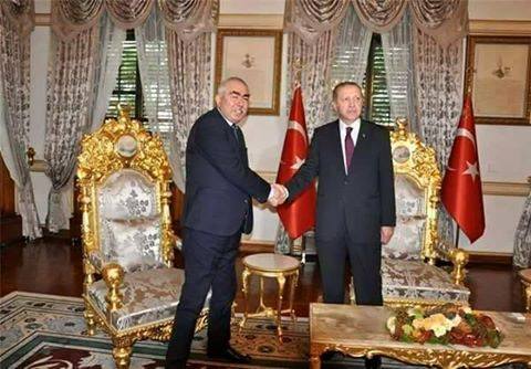 رژیم مستبد اردوغان سالهاست توجه ویژه به یکی از مزدوران جنگسالار افغانش مبذول داشته و در کنار امریکا از دوستم گلیمجمع، اژدهای خطرناک چپاول و بربادی بار آورد. واضح است که دوستم سفاک بدون اشاره و حمایت ارباب ترکیاش هرگز جرات نداشت از فدرالیزم و تجزیهطلبی حرف بزند. رژیم مستبد اردوغان سالهاست توجه ویژه به یکی از مزدوران جنگسالار افغانش مبذول داشته و در کنار امریکا از دوستم گلیمجمع، اژدهای خطرناک چپاول و بربادی بار آورد. واضح است که دوستم سفاک بدون اشاره و حمایت ارباب ترکیاش هرگز جرات نداشت از فدرالیزم و تجزیهطلبی حرف بزند.