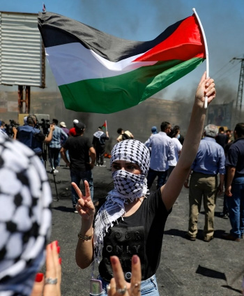 زن معترض فلسطین