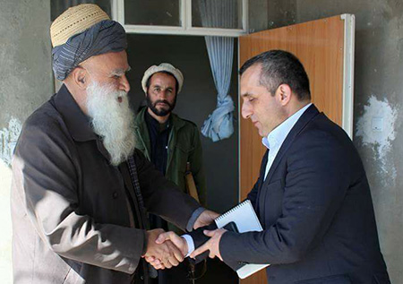 آقای «جاسوس باافتخار»، اگر در گفتههایت درباره گلبدین صادق میبودی، در یکی از پستهای توییتر، سیاف این شریک خونخوار گلبدین را «جهادی دموکرات» نمینامیدی و از دستدادن و عکسگرفتن با وی ابا میورزیدی. آقای «جاسوس باافتخار»، اگر در گفتههایت درباره گلبدین صادق میبودی، در یکی از پستهای توییتر، سیاف این شریک خونخوار گلبدین را «جهادی دموکرات» نمینامیدی و از دستدادن و عکسگرفتن با وی ابا میورزیدی.