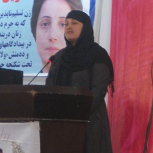 خانم مهری کبیر یکی از هواداران حزب خانم مهری کبیر یکی از هواداران حزب