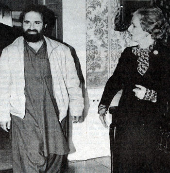 تاچر با عبدالحق در دفترش در لندن