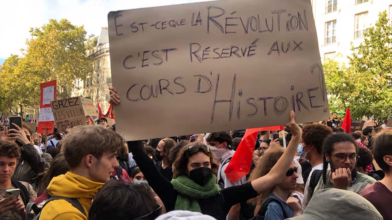 زادگاه کمون پاریس، صحنهی شورانگیز مقاومت در برابر نئوفاشیزم