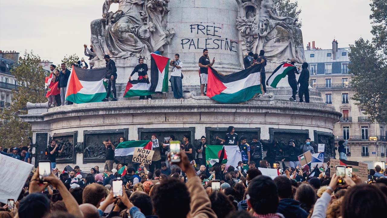 زادگاه کمون پاریس، صحنه‌‌ی شورانگیز مقاومت در برابر نئوفاشیزم‌