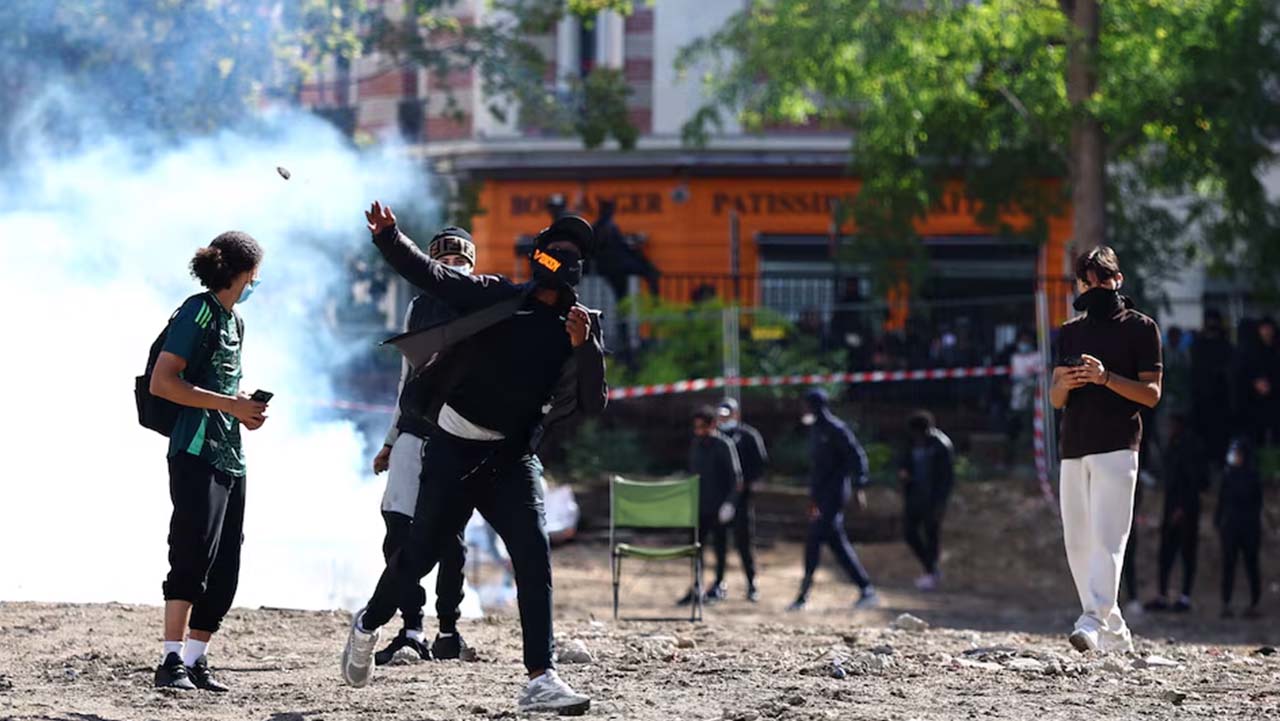 زادگاه کمون پاریس، صحنهی شورانگیز مقاومت در برابر نئوفاشیزم